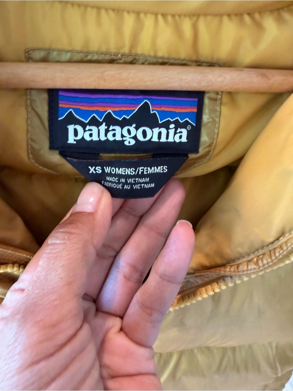 Patagonia Women’s Hooded Down Puffer Jacket XS YELLOW - Picture 4 of 7